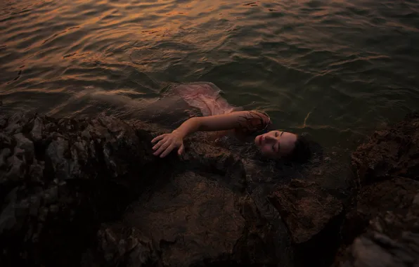 Picture sea, girl, stones, shore, the situation, wet, dress, in the water