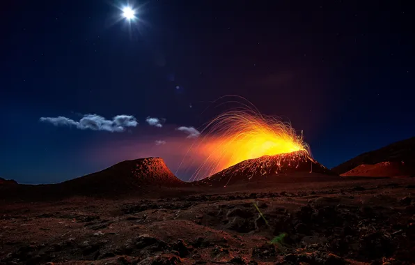 Picture light, night, fire, the moon, the volcano