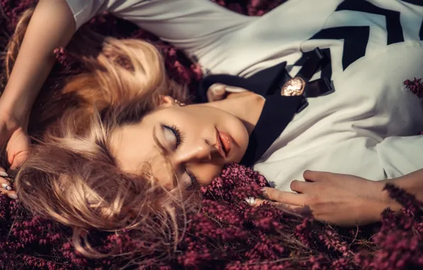 Face, mood, hair, the situation, hands, blonde, blouse, Heather