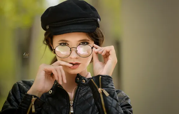 Makeup, glasses, sponge, finger, Disha Shemetova, Leonid Markachev