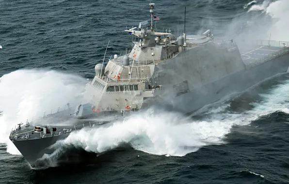 Wave, squirt, on the go, uss milwaukee, the littoral combat ship