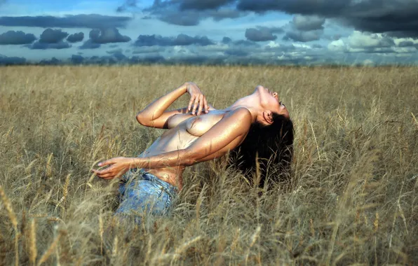 GIRL, GRASS, CHEST, HORIZON, The SKY, FIELD, BROWN hair, CLOUDS