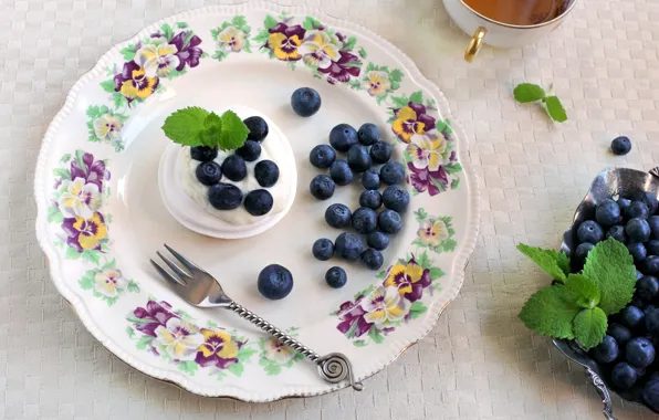 Picture berries, tea, blueberries, plate, dishes, plug, cream, dessert