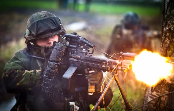 Picture weapons, soldiers, Royal Netherlands Army