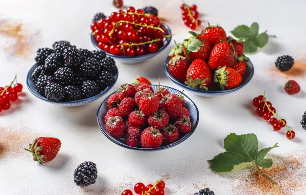 Leaves, berries, raspberry, table, strawberry, placer, light background, red