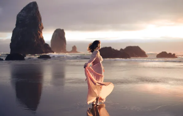 Girl, the wind, dress