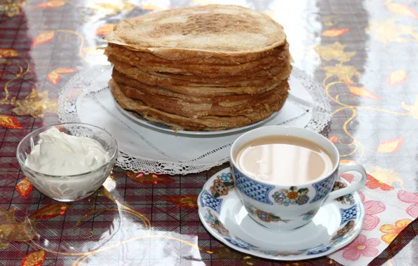 Tea, pancakes, sour cream