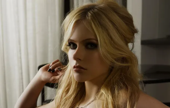 Picture look, singer, Avril Lavigne