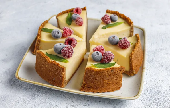 Berries, raspberry, blueberries, plate, pie, cake, pieces, leaves