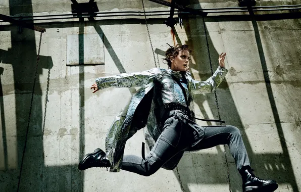 Wall, jump, makeup, shoes, actress, hairstyle, chain, outfit