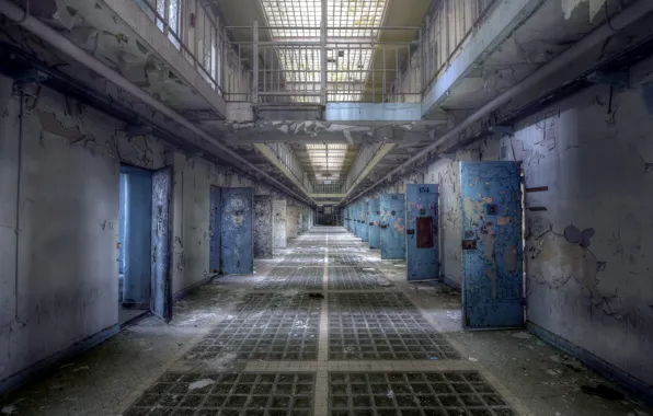 Interior, camera, prison