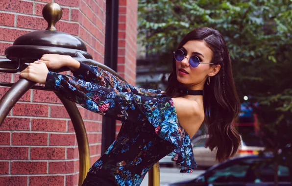 Pose, street, model, makeup, dress, actress, glasses, hairstyle