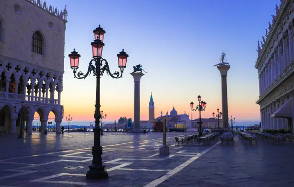 Morning, Italy, Venice, the Doge's Palace, Piazzetta, column of St. Mark, column of St. Theodore