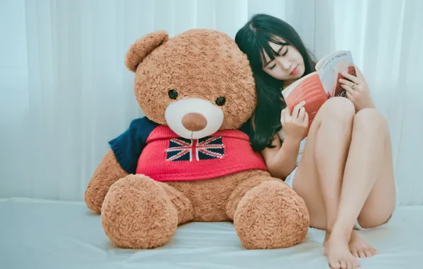 Picture girl, bear, book