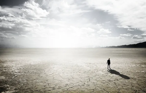 Picture light, loneliness, desert