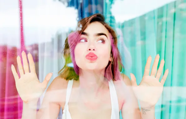 Picture kiss, sponge, Lily Collins, Lily Collins, Yahoo Style