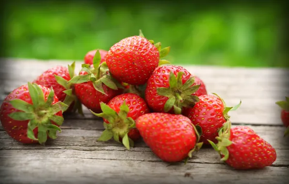 Picture greens, summer, strawberry, appetizing