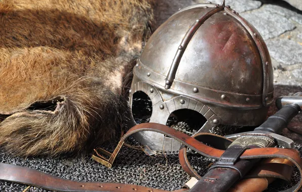 Mail, Helmet of Gjermundbu, Sword Karoling