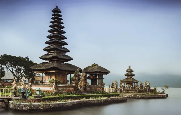 Picture Bali, Indonesia, Ulun Danu beratan, Hindu temple