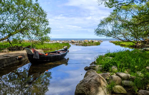 Picture the sky, trees, stones, shore, boat, horizon, Bay, Sweden