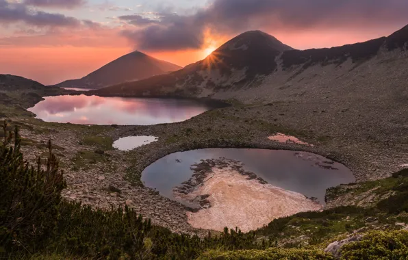 The sky, the sun, clouds, rays, sunset, mountains, lake, stones