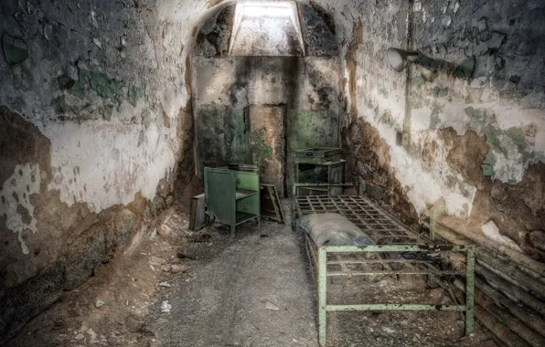 Picture bed, camera, prison