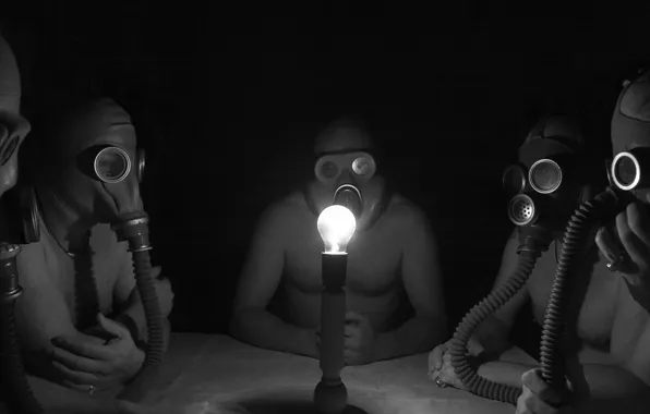 Picture light bulb, twilight, its atmosphere, men in gas masks