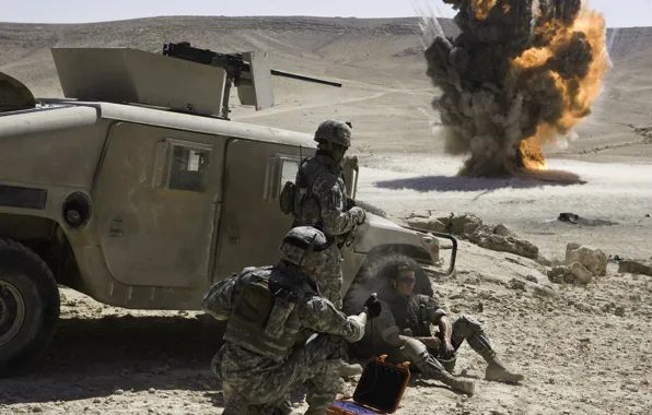 Picture the explosion, the film, desert, soldiers, Hummer, Jeremy Renner, engineers, Anthony Mackie