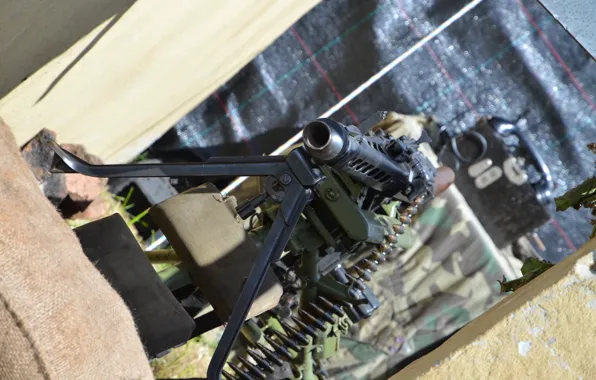 The barrel, MG-42, machine gun