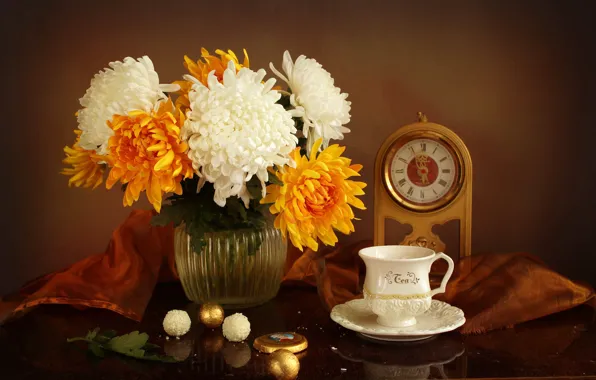 Picture table, watch, candy, Cup, vase, white, still life, chrysanthemum