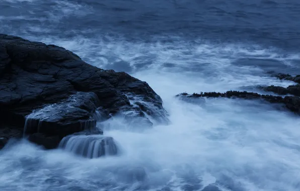 Wave, stones, the ocean
