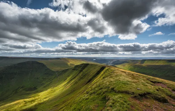 Picture the sky, clouds, Wales, Brecon Beacons National Park