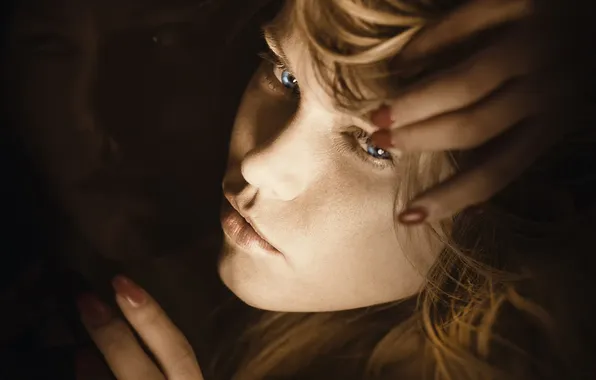 Look, reflection, sponge