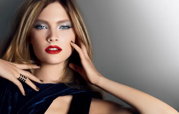 Picture girl, portrait, hands, makeup, blonde