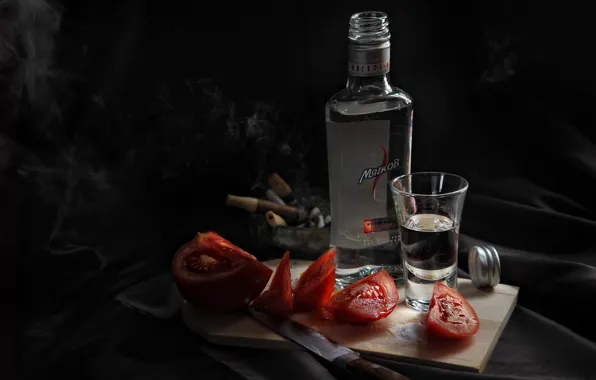 Picture knife, Board, vodka, tomatoes, glass