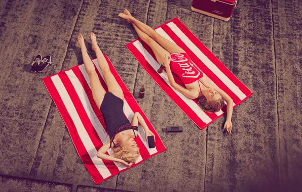 Swimsuit, girls, stay, coca cola, towels, Coca-Cola, relaxation, taste the feeling