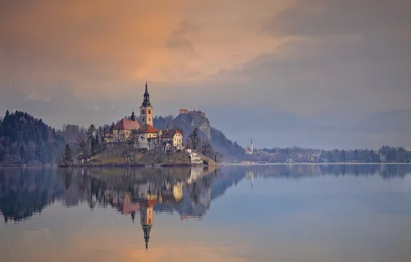 Slovenia, Bled, Foggy spring morning