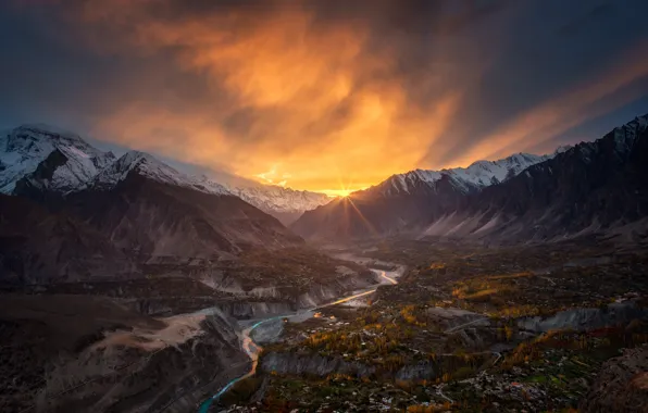 Picture the sun, rays, mountains, valley
