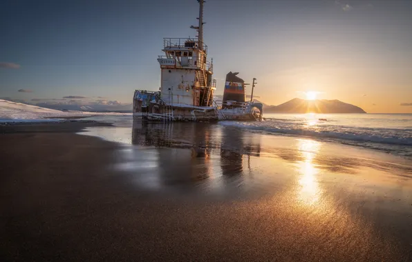 Metal, beach, sunset, sand, ship, rust, shipwreck