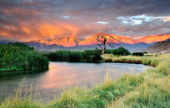 Picture light, mountains, river