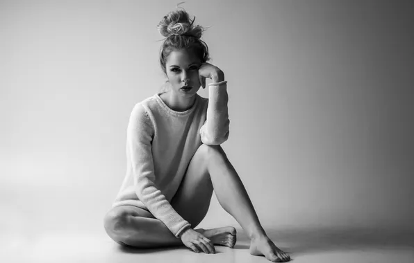 Pose, black and white, legs, sitting, monochrome, sweater, Michaela