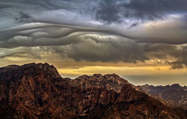 The storm, mountains, gray clouds