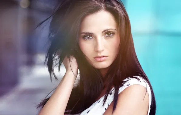 Eyes, hair, lips, eyes, lips, hair