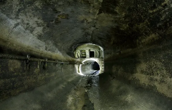Picture the city, the tunnel, Sewerage