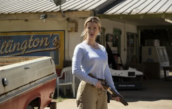 Look, hunting, crystals, bleed, hair, the arms, The Hunt, Betty Gilpin