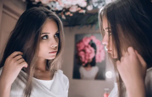 Reflection, makeup, sponge, the beauty, Gennady Limonov, Arina Saushkina