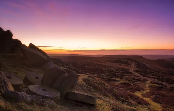 The sky, horizon, millstone