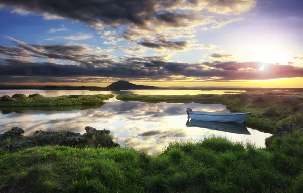 Picture shore, boat, morning