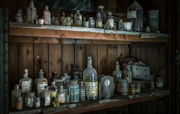 Picture bottle, shelves, flask, Lab bottles