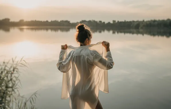 BODY, WATER, SURFACE, FIGURE, MIRROR, LAKE, SHIRT, SILHOUETTE